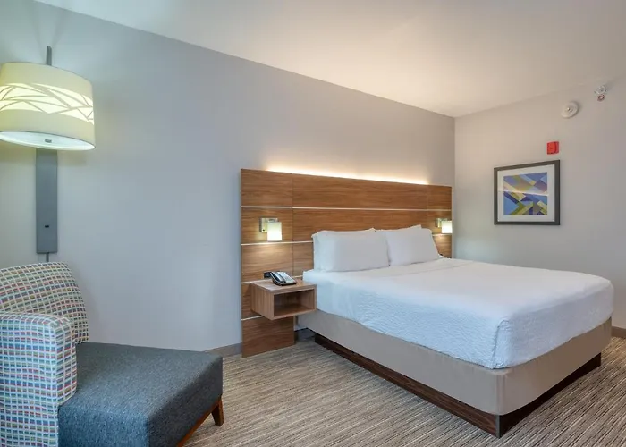 Hotel Express By Ihg Troy