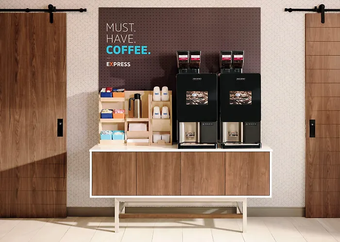 Отель Express By Ihg 3*