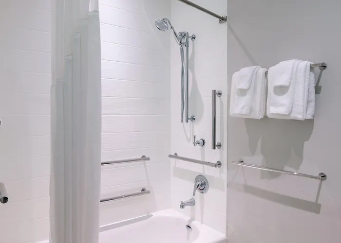 Express By Ihg Отель